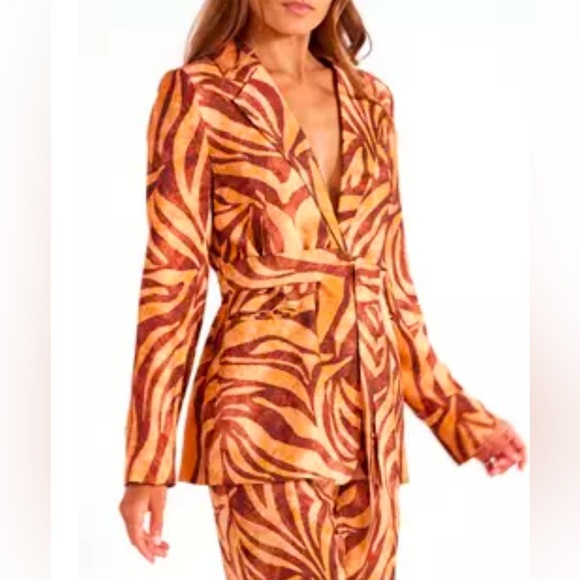 MINKPINK Women's Goldie belted Blazer, size medium in animal print, NWT - Picture 5 of 14